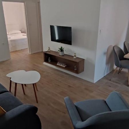 Apartments Alen Vir Bagian luar foto